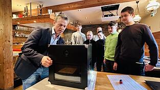 Die Fotobox wurde bei Brem Systeme zusammengebaut. Die Fotobox wurde bei Brem Systeme zusammengebaut.