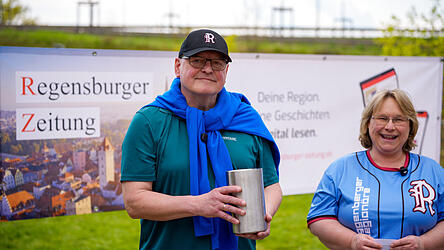 Armin Wolf und Alexandra Wolf in Aktion beim Kids Day in der Armin-Wolf-Arena.