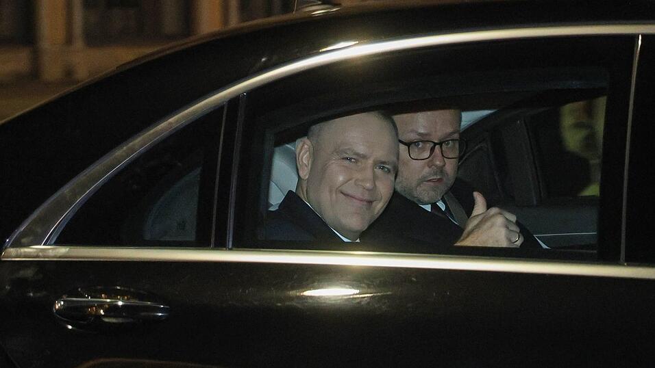 Polens Präsident Nawrocki brach wegen der Eskalation eine Auslandsreise ab. Polens Präsident Nawrocki brach wegen der Eskalation eine Auslandsreise ab.