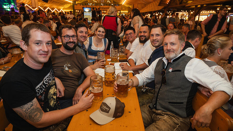 Die Partybilder vom Sonntag, 18. August, aus dem Festzelt Nothaft. Die Partybilder vom Sonntag, 18. August, aus dem Festzelt Nothaft.