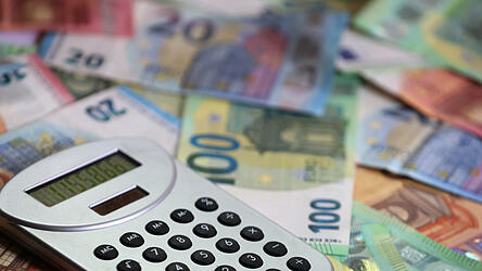 Hart kalkulieren m&uuml;ssen die meisten deutschen Kommunen. Kommunale Finanznot ist ein beherrschendes Thema.