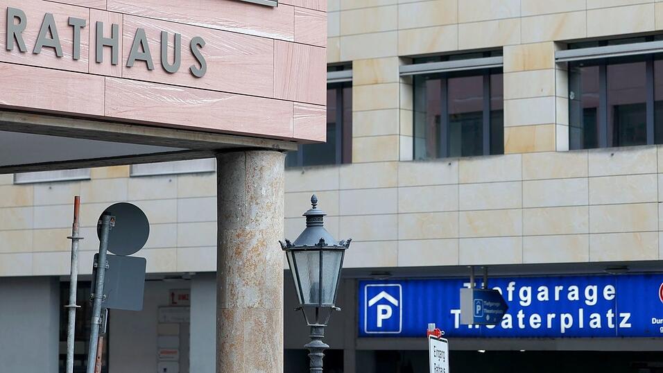 Seit Mai amtiert im Aschaffenburger Rathaus ein neuer OB. (Symbolbild)