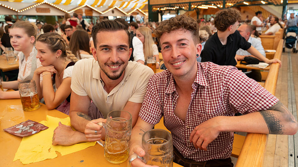 Die Partybilder vom Montag, 21. August 2023, aus dem Festzelt Nothaft. Die Partybilder vom Montag, 21. August 2023, aus dem Festzelt Nothaft.