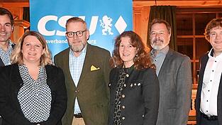 Björn Wilhelm, Johanna Wilhelm, Referent Karl Graf von Stauffenberg, Anita Mayer, Matthias Mohr und CSU-Ortsvorsitzender David Dichtl beim politischen Kirchweihmontag der CSU.