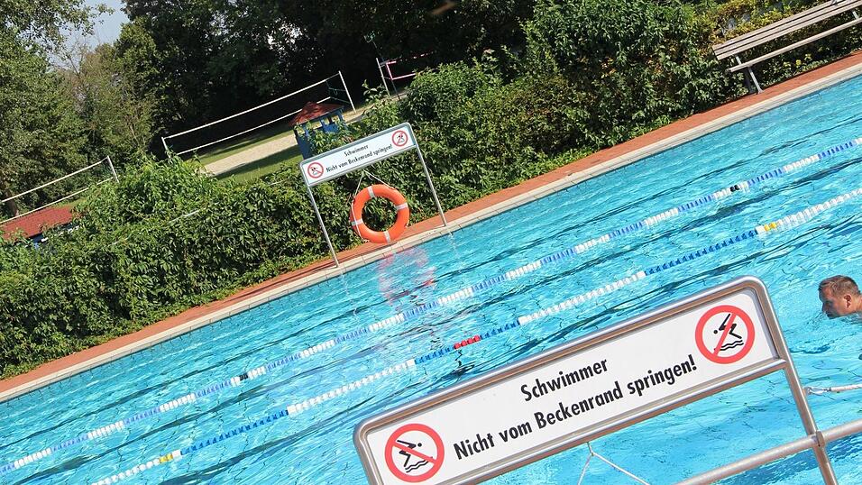 Nur noch an diesem Montag können Besucher im Schwimmerbecken des Landauer Freibads ihre Bahnen ziehen. Nur noch an diesem Montag können Besucher im Schwimmerbecken des Landauer Freibads ihre Bahnen ziehen.