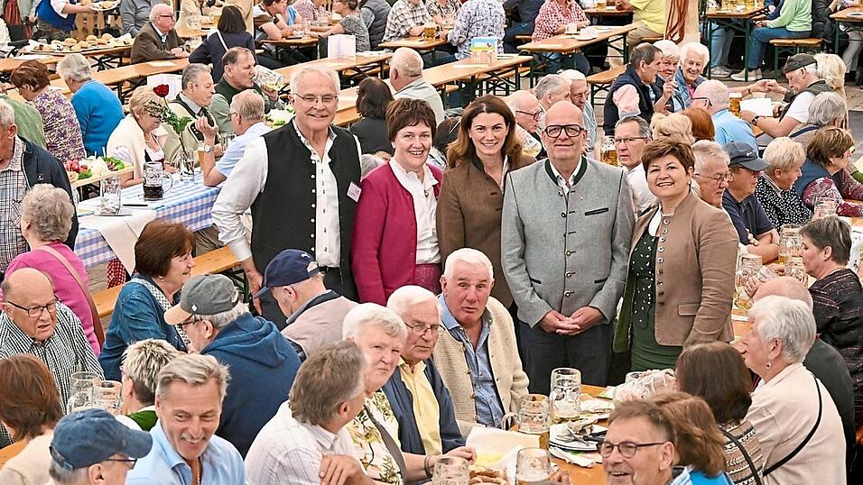 Bruno Lehmeier (von links), Bernadette Dechant, Tanja Schweiger, Thomas Thurow und Irmgard Sauerer im Gewimmel.