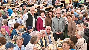 Bruno Lehmeier (von links), Bernadette Dechant, Tanja Schweiger, Thomas Thurow und Irmgard Sauerer im Gewimmel.