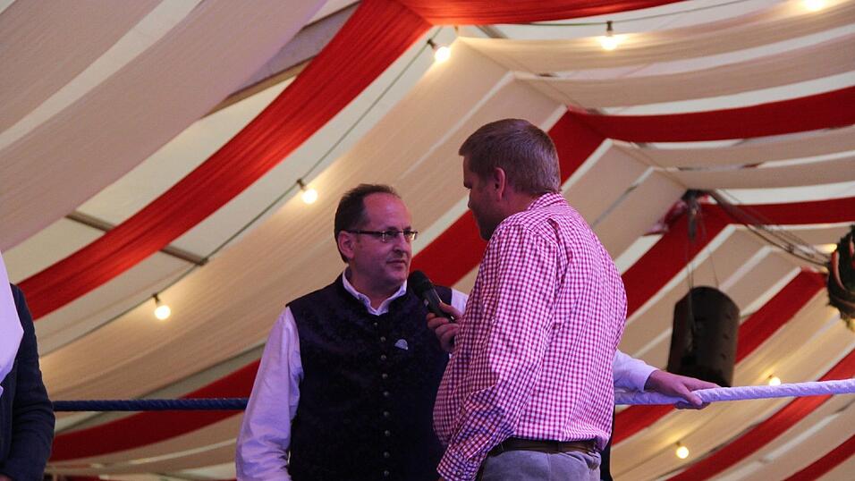 Im Lechner-Festzelt hie&szlig; es am Sonntag wieder 'Let&acute;s get ready to rumble'.