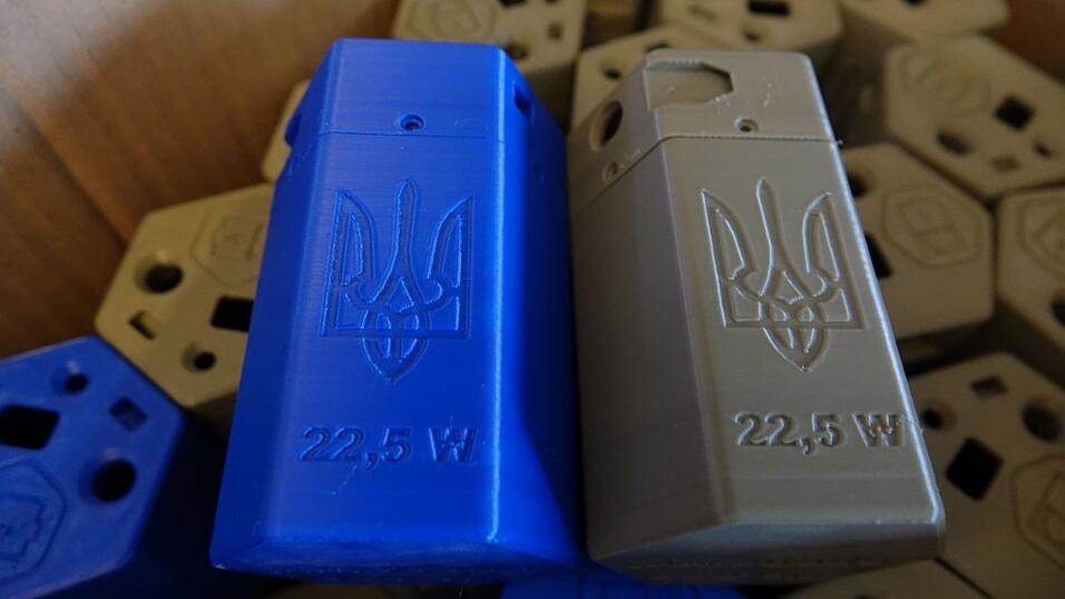 Plastikrohstoff aus der Ukraine, Druck in Deutschland: Gehäuse für Powerbanks. Plastikrohstoff aus der Ukraine, Druck in Deutschland: Gehäuse für Powerbanks.