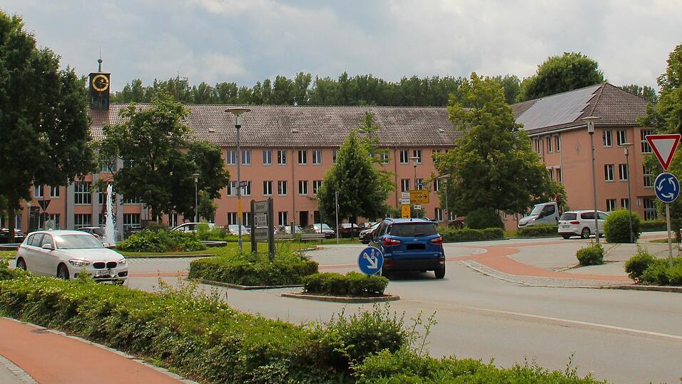 Gehört seit 75 Jahren zu Landau: das Amt für Ländliche Entwicklung Niederbayern am Dr.-Schlögl-Platz 1. (Archivfoto) Gehört seit 75 Jahren zu Landau: das Amt für Ländliche Entwicklung Niederbayern am Dr.-Schlögl-Platz 1. (Archivfoto)