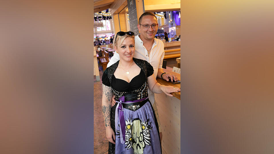 Die Partybilder vom Montag, 18. August, aus dem Festzelt Reisinger. Die Partybilder vom Montag, 18. August, aus dem Festzelt Reisinger.