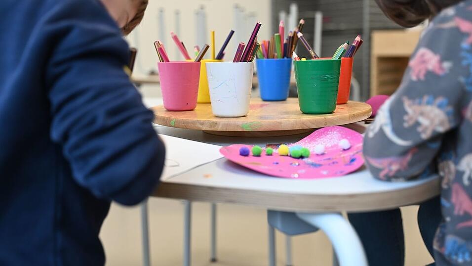 Nur in wenigen Kitas ist die Personalausstattung laut einer Studie optimal. (Archivbild) Nur in wenigen Kitas ist die Personalausstattung laut einer Studie optimal. (Archivbild)