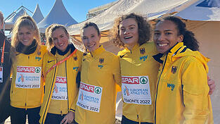 Zeigen bei der Crosslauf-EM starke Leistungen: die deutschen Athletinnen um die Regensburgerin Miriam Dattke (r.). Zeigen bei der Crosslauf-EM starke Leistungen: die deutschen Athletinnen um die Regensburgerin Miriam Dattke (r.).