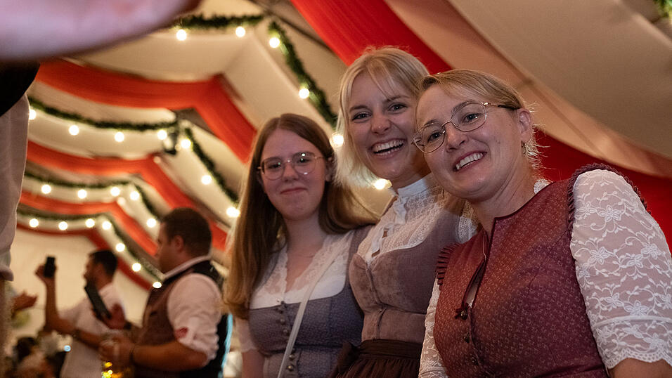 Die Partybilder vom Montag, 14. August 2023, aus dem Festzelt Greindl. Die Partybilder vom Montag, 14. August 2023, aus dem Festzelt Greindl.