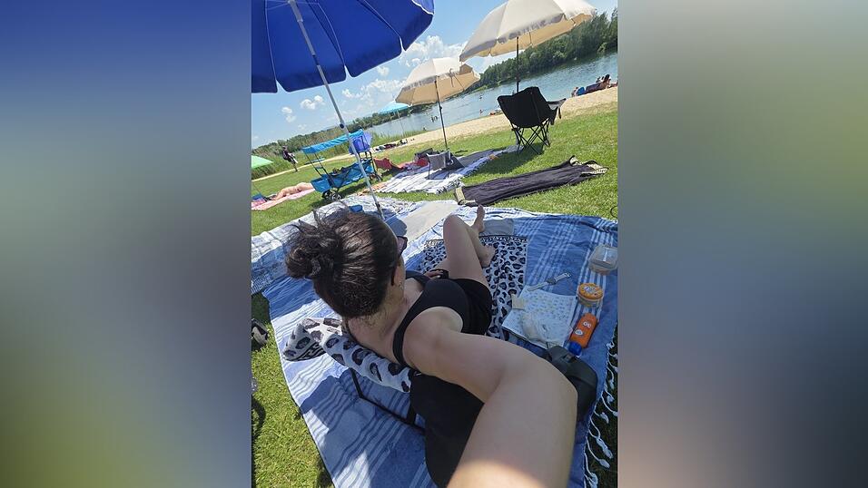 Nicole Wagner-Bosl entspannt bei Hitze am „Scheißhaislweiher“ in Parkstetten. Nicole Wagner-Bosl entspannt bei Hitze am „Scheißhaislweiher“ in Parkstetten.