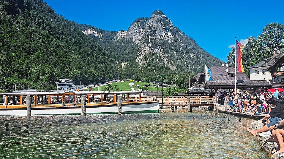 An der Seel&auml;nde endet der Nationalpark: Der n&ouml;rdliche Zipfel des K&ouml;nigssees liegt nicht im Schutzgebiet - das Verbot von Luftmatratzen, Schlauchbooten und SUPs gilt hier nicht.