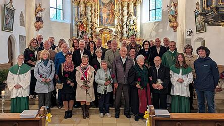 Ehepaare feierten gemeinsam ihr Jubiläum beim Gottesdienst. Ehepaare feierten gemeinsam ihr Jubiläum beim Gottesdienst.