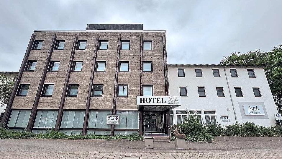 An der Frankenstraße soll das ehemalige Avia-Hotel für einen Neubau weichen. 110 Wohnungen, davon 35 für betreutes Seniorenwohnen sind geplant. An der Frankenstraße soll das ehemalige Avia-Hotel für einen Neubau weichen. 110 Wohnungen, davon 35 für betreutes Seniorenwohnen sind geplant.