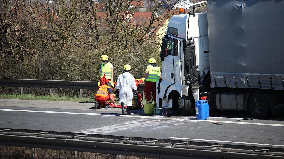Bei dem Unfall kam eine Person ums Leben.