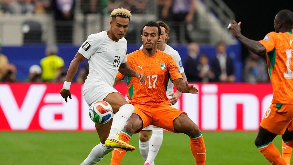 Torsch&uuml;tze Antonio Nusa (l) war einer der auff&auml;lligsten Spieler bei Norwegen.