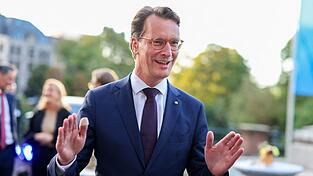 Wo immer er hinkommt, &uuml;berall wartet auf Hendrik W&uuml;st dieselbe Frage.
