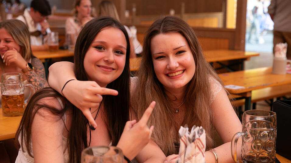 Die Partybilder vom Dienstag, 12. August, aus dem Festzelt Krönner. Die Partybilder vom Dienstag, 12. August, aus dem Festzelt Krönner.