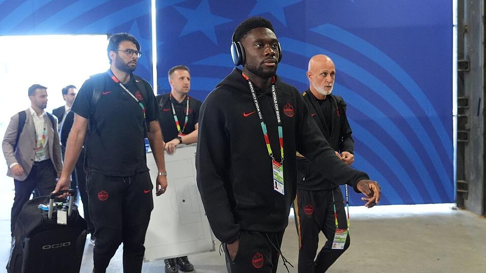 Alphonso Davies (M) fühlte sich nicht gut genug für das Achtelfinale. Alphonso Davies (M) fühlte sich nicht gut genug für das Achtelfinale.