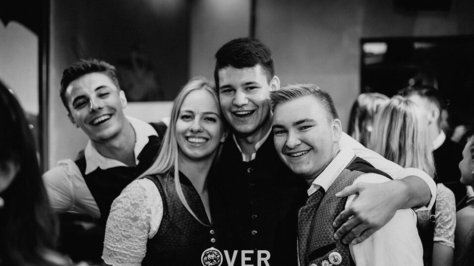 Auch am zweiten Volksfestfreitag schauten viele G&auml;ste im Overtime vorbei.