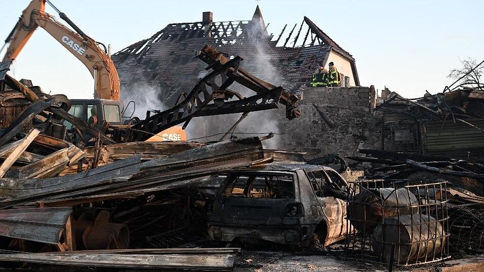 Von dem Geh&ouml;ft blieb kaum mehr als eine ausgebrannte Ruine zur&uuml;ck.