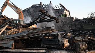 Von dem Geh&ouml;ft blieb kaum mehr als eine ausgebrannte Ruine zur&uuml;ck.
