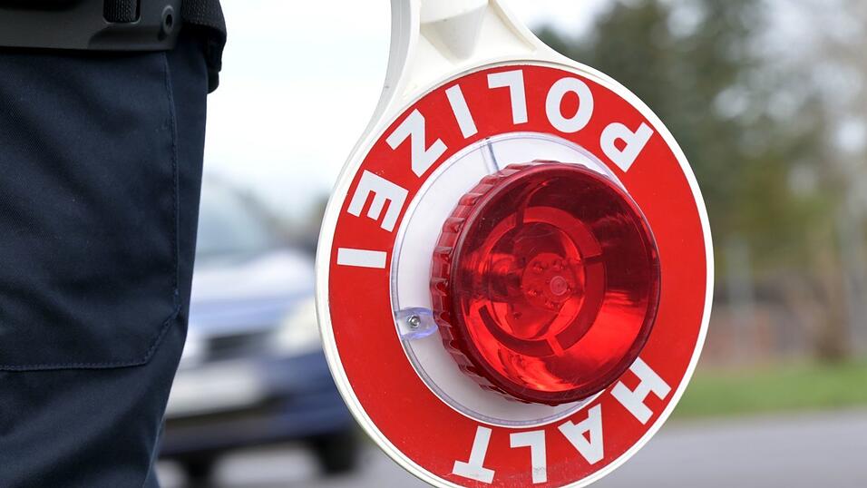 Die Polizei nahm den mutma&szlig;lichen Akku-Dieb fest. (Symbolbild)