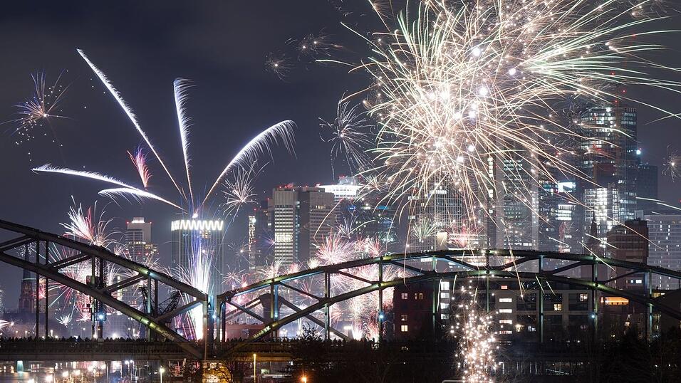 Gut jeder f&uuml;nfte Bundesb&uuml;rger will laut einer neuen Umfrage zum Jahreswechsel privates Feuerwerk z&uuml;nden. (Archivbild)