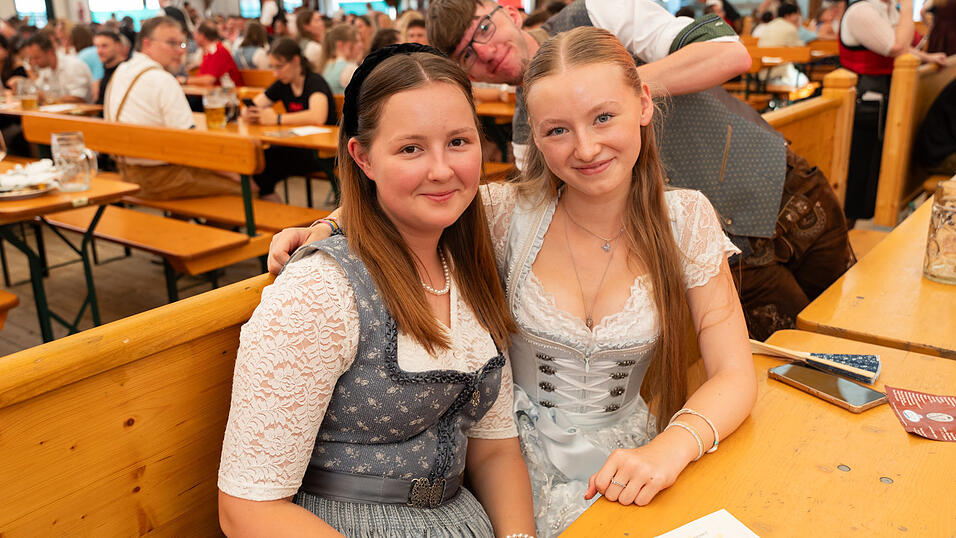 Die Partybilder vom Montag, 12. August 2024, aus dem Festzelt Nothaft. Die Partybilder vom Montag, 12. August 2024, aus dem Festzelt Nothaft.