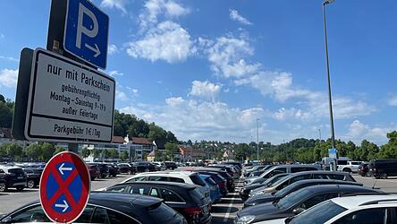 Die Parkgebühren sind noch immer unverändert, obwohl im Dezember eine Erhöhung beschlossen wurde. Die Parkgebühren sind noch immer unverändert, obwohl im Dezember eine Erhöhung beschlossen wurde.