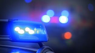 Die Polizei war in der Nacht in Straubing wegen eines betrunkenen Autofahrers im Einsatz. (Symbolbild)