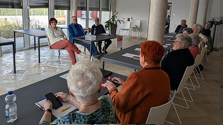 Die Senioren hatten ihre eigenen Ger&auml;te dabei.