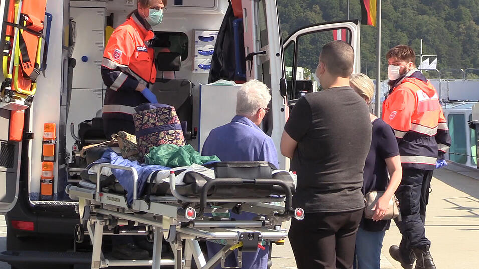 Magen-Darm-Infekt an Bord einer Donau-Kreuzfahrt! Etwa 120 G&auml;ste waren von Ungarn aus mit dem Schiff nach Passau gestartet. Dort mussten letztlich 13 Passagiere &auml;rztlich versorgt werden.