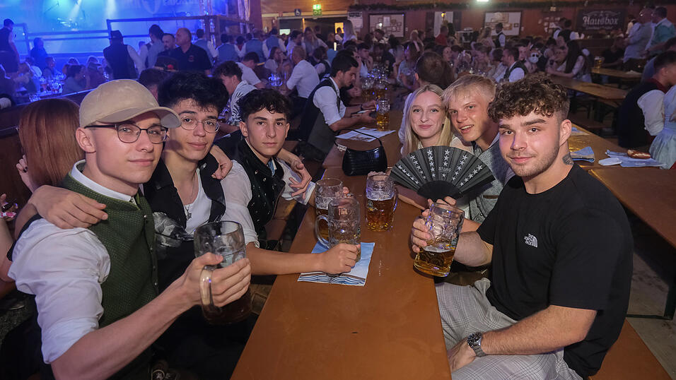 Die Partybilder vom Dienstag, 15. August 2023, aus dem Festzelt Wenisch. Die Partybilder vom Dienstag, 15. August 2023, aus dem Festzelt Wenisch.