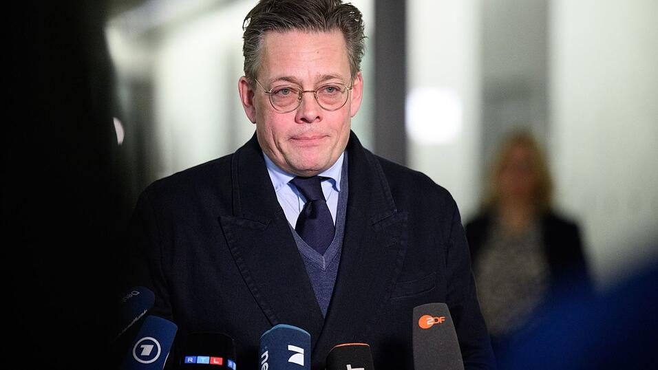 Konstantin von Notz (Grüne) ist Vorsitzender des Parlamentarischen Kontrollgremiums, in dem die Geheimdienste auch über russische Sabotage, Spionage und Desinformation berichten. (Archivbild)