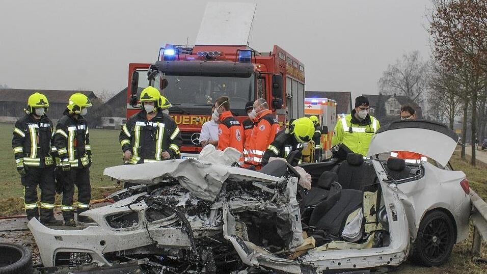 Tödlicher Unfall am Donnerstagmorgen bei Arnstorf im Landkreis Rottal-Inn. Dabei kam eine 53-jährige Frau ums Leben. Tödlicher Unfall am Donnerstagmorgen bei Arnstorf im Landkreis Rottal-Inn. Dabei kam eine 53-jährige Frau ums Leben.
