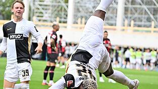 Die SV Elversberg feierte bei ihrem Bundesliga-Debüt einen beeindruckenden Sieg gegen Bayer Leverkusen. Die SV Elversberg feierte bei ihrem Bundesliga-Debüt einen beeindruckenden Sieg gegen Bayer Leverkusen.