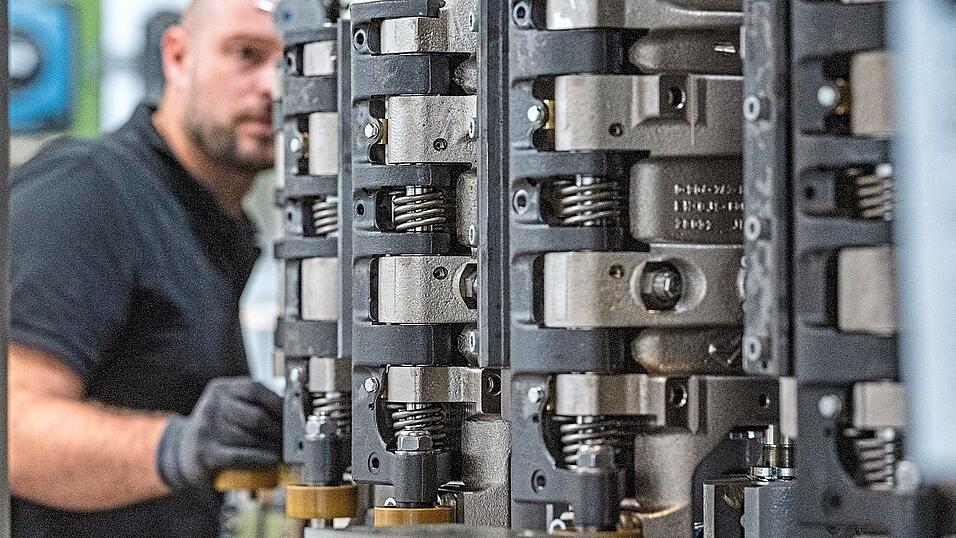 Das Neutraublinger Unternehmen Krones stellt Abf&uuml;ll- und Verpackungsanlagen f&uuml;r die Getr&auml;nke- und Lebensmittelindustrie her.