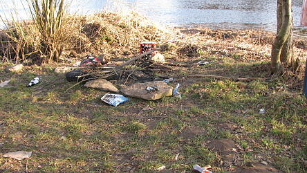 Die Anwohner sind ersch&uuml;ttert dar&uuml;ber, dass der idyllische Ort in eine M&uuml;llhalde verwandelt wurde.