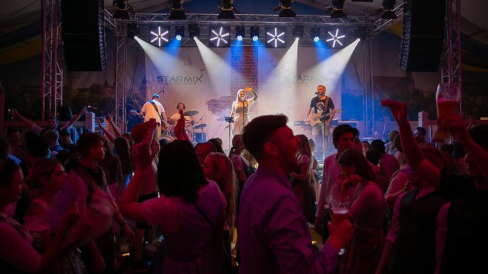 Die Partybilder vom Freitag, 12. August 2022, aus dem Festzelt Reisinger.