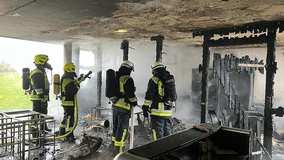 Atemschutzträger im Einsatz. Atemschutzträger im Einsatz.