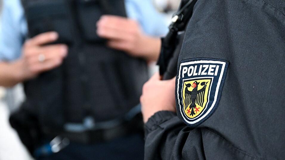 Die Ermittler werten zahlreiche Videoaufzeichnungen aus. (Symbolbild)