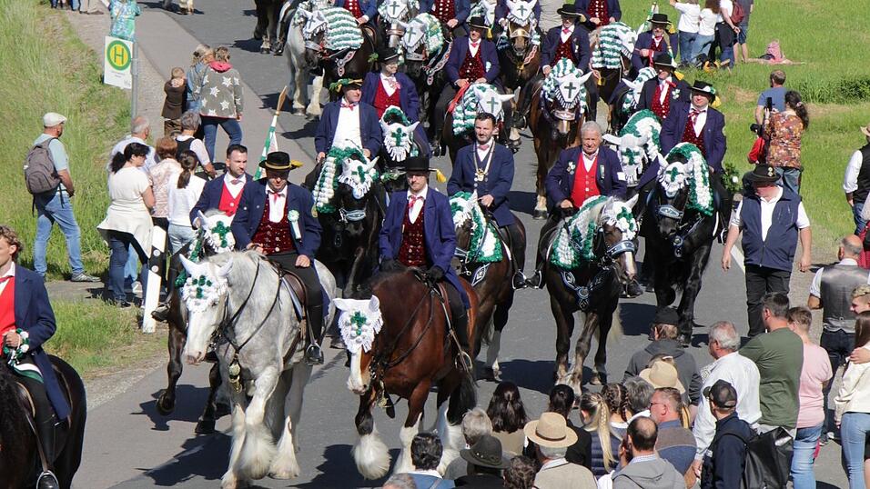 Der Kötztinger Pfingstritt: Für Bad Kötzting wäre die Abschaffung des Pfingstmontags als Feiertag ein kulturelles, gesellschaftliches und wirtschaftliches Fiasko.