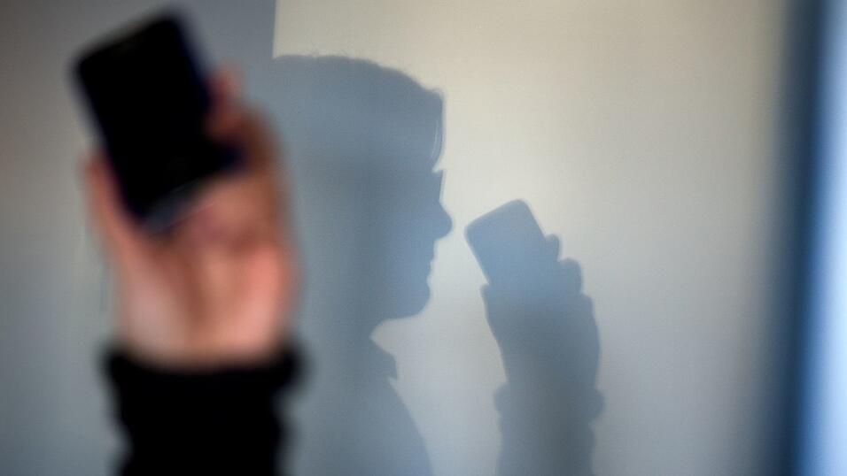 Das Ehepaar fiel schließlich auf die Telefonbetrüger herein. (Symbolbild) Das Ehepaar fiel schließlich auf die Telefonbetrüger herein. (Symbolbild)