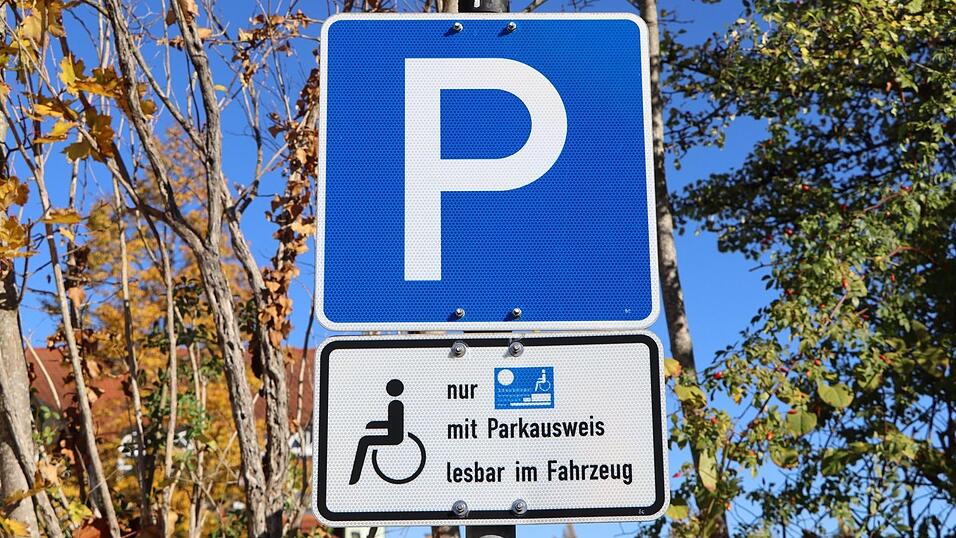 In Wallersdorf werden Parkverstöße ab November „in geringem Umfang“ geahndet. (Symbolbild) In Wallersdorf werden Parkverstöße ab November „in geringem Umfang“ geahndet. (Symbolbild)