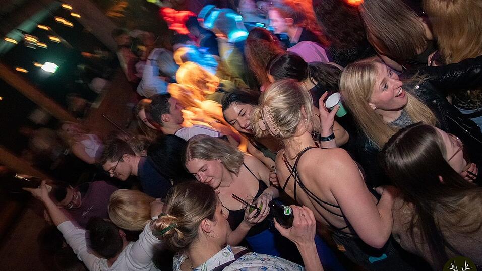 Die Stimmung bei den Partygängern am Samstagabend war prächtig. Die Stimmung bei den Partygängern am Samstagabend war prächtig.